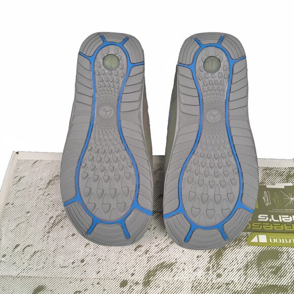 NEW IN THE BOX Burton Sly Mens Snowboard Boots! Size 7 Euro 40 or 7.5 Euro 40.5